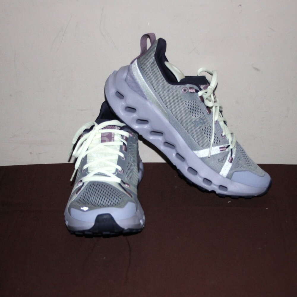 14 A  LN LADIES ON CLOUD SNEAKERS CLOUDSURFER TRAIL - GREY - SIZE 8